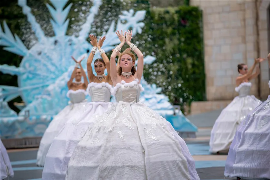 Từ “Vũ hội Ánh Dương”, ngẫm về du lịch lễ hội tại Việt Nam ảnh 4