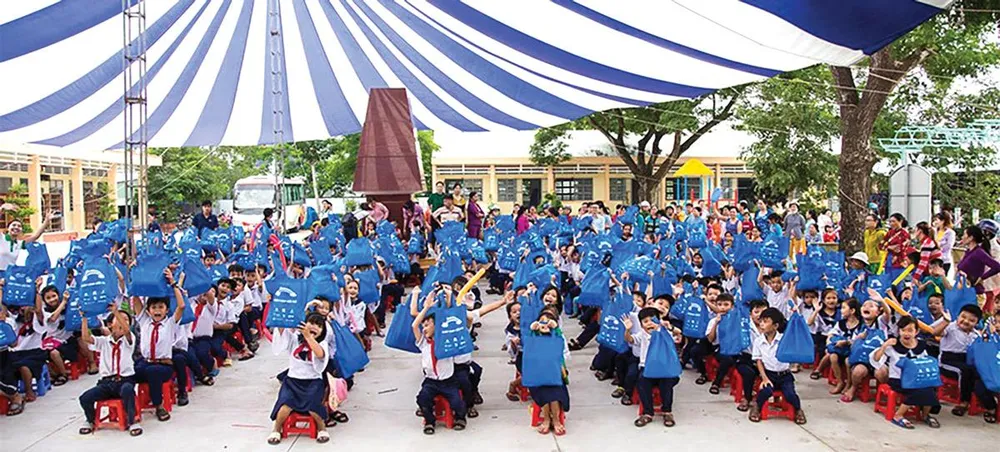 “Chắp cánh ước mơ 2019” trao tặng 210 triệu đồng cho trẻ em cơ nhỡ, khó khăn ảnh 2