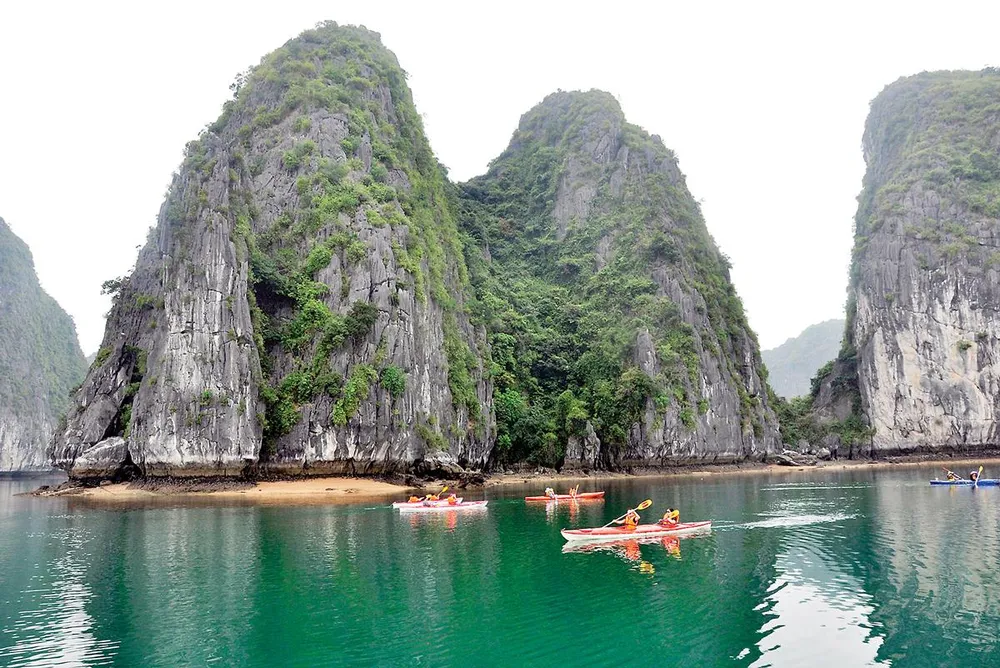 Hành trình khám phá biển đảo vịnh Bắc bộ ảnh 1