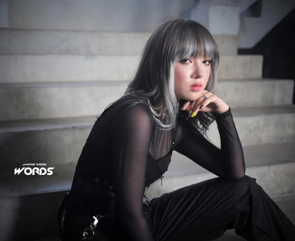 Loạt hit cover triệu view của bông hồng lai đình đám Jannine Weigel ảnh 1