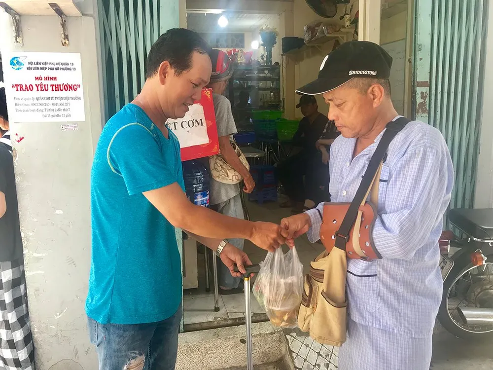 Ấm tình quán cơm 0 đồng ảnh 1