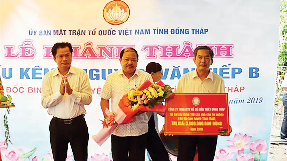 Công ty TNHH MTV Xổ số kiến thiết Đồng Tháp hỗ trợ xây dựng 100 căn nhà Đại đoàn kết