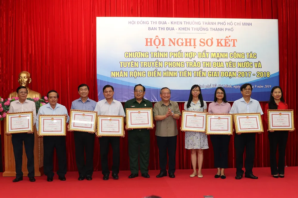 Đẩy mạnh tuyên truyền, nhân rộng điển hình thi đua yêu nước ảnh 1