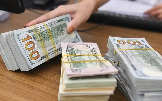 Giá USD ngân hàng rơi khỏi mốc 25.700 đồng sau 8 phiên tăng liên tiếp