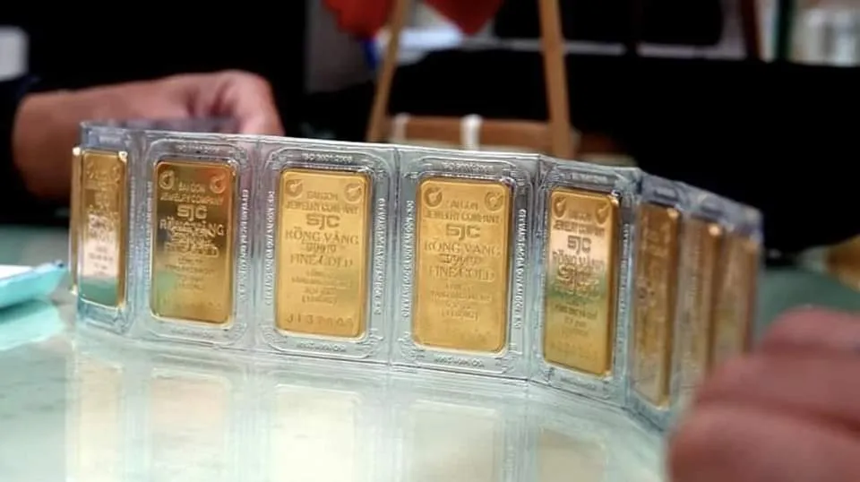 Vàng trong nước cao hơn thế giới 15,4 triệu đồng mỗi lượng