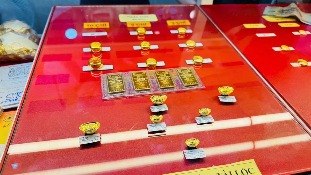 Vàng SJC bất ngờ tăng vượt mốc 120 triệu đồng