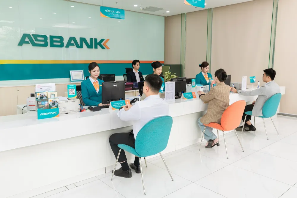Nhân dịp sinh nhật lần thứ 32, ABBANK tặng miễn phí 320 tài khoản số đẹp mỗi thứ 6 hàng tuần, đồng thời tặng thêm 0,2% lãi suất cho khách hàng gửi tiết kiệm tại quầy từ nay đến 30/6/2025