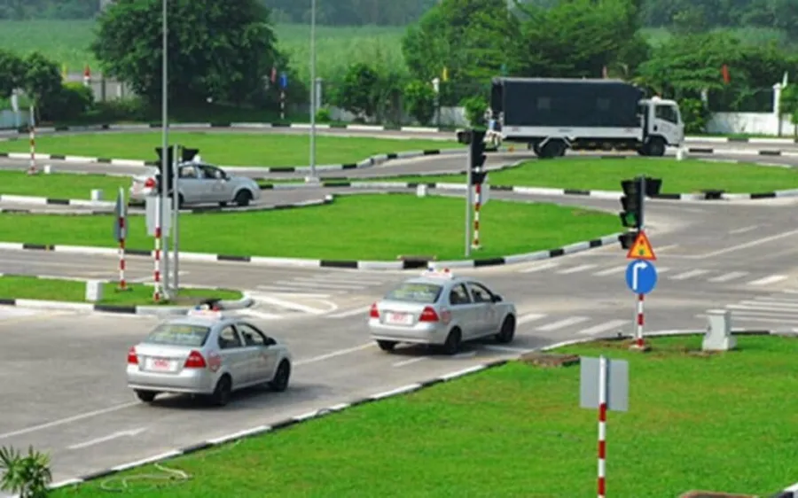 Công bố mức thu phí sát hạch bằng lái ô-tô, xe máy