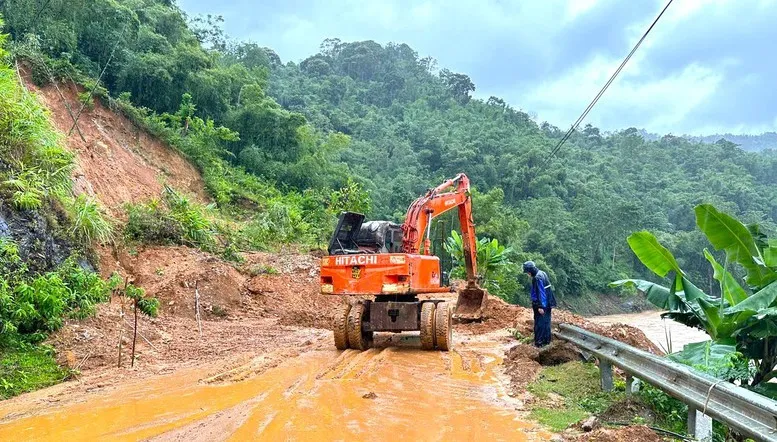 Hạ tầng đường bộ thiệt hại gần 1.000 tỷ đồng do bão số 10