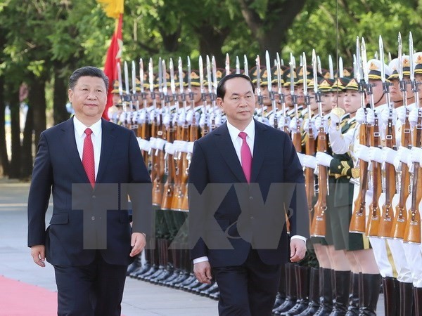 President Tran Dai Quang and General Secretary of the Communist Party of China and President Xi Jinping at the welcome ceremony for the Vietnamese leader in Beijing (Photo: VNA)