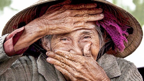 The picture «Hidden Smile» by French photographer Réhahn Croquevielle