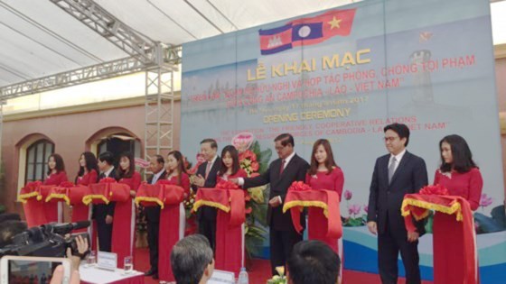 Triển lãm hợp tác phòng chống tội phạm của công an Campuchia- Lào- Việt Nam ảnh 1