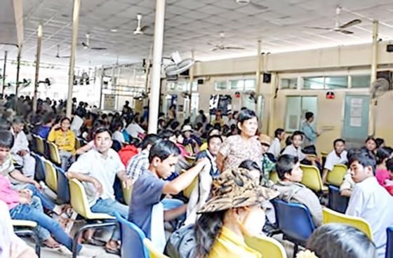Tumor hospital in HCMC is always overloaded. (Photo:Sggp)