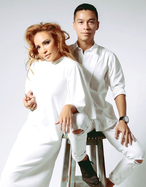 NTK Adrian Anh Tuấn kỷ niệm 10 năm với Huyền thoại người con gái ảnh 1