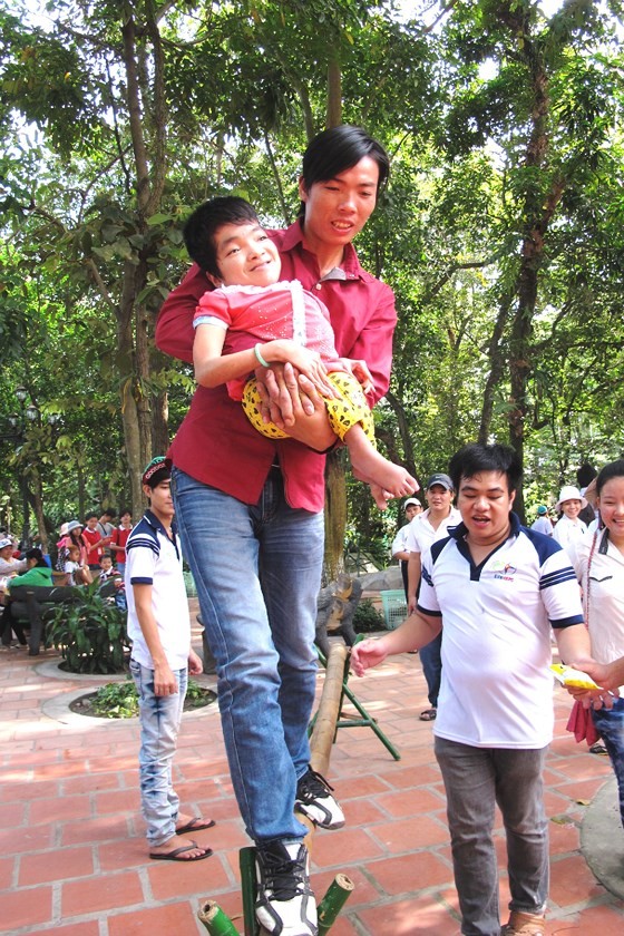 6.500 người khuyết tật vui chơi, dự tiệc buffet miễn phí ảnh 1