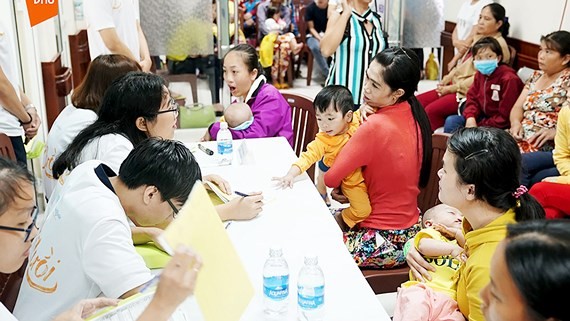 The delegation provides free treatment at the Ho Chi Minh City National Hospital of Odonto-Stomatology. (Photo: Sggp)