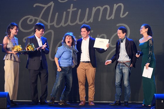 Filmmaker Mauricio Osaki from Brazil wins the Grand Prix at 2017 Autumn Cinema Meeting. (Photo: Sggp)