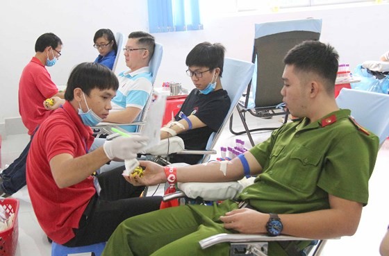 Gần 1.000 đoàn viên, thanh niên Cần Thơ tham gia Chủ nhật đỏ ảnh 2