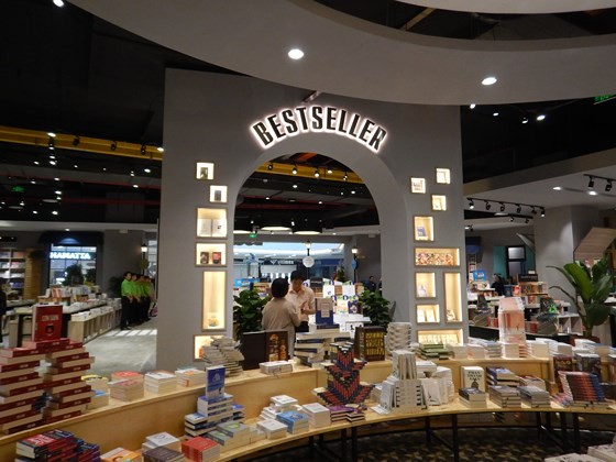 Ngỡ ngàng vẻ đẹp của TP sách châu Âu vừa đến với bạn đọc TP Hồ Chí Minh ảnh 2