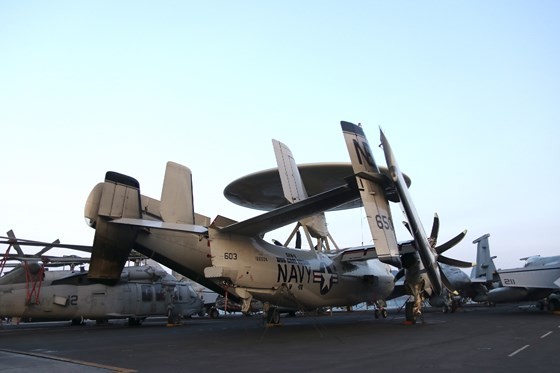Tận mắt chiêm ngưỡng tàu sân bay USS Carl Vinson tại Đà Nẵng ảnh 6