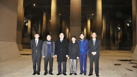 Bí thư Thành ủy TPHCM Nguyễn Thiện Nhân thăm công trình thoát nước ngầm khổng lồ nhất thế giới ảnh 3