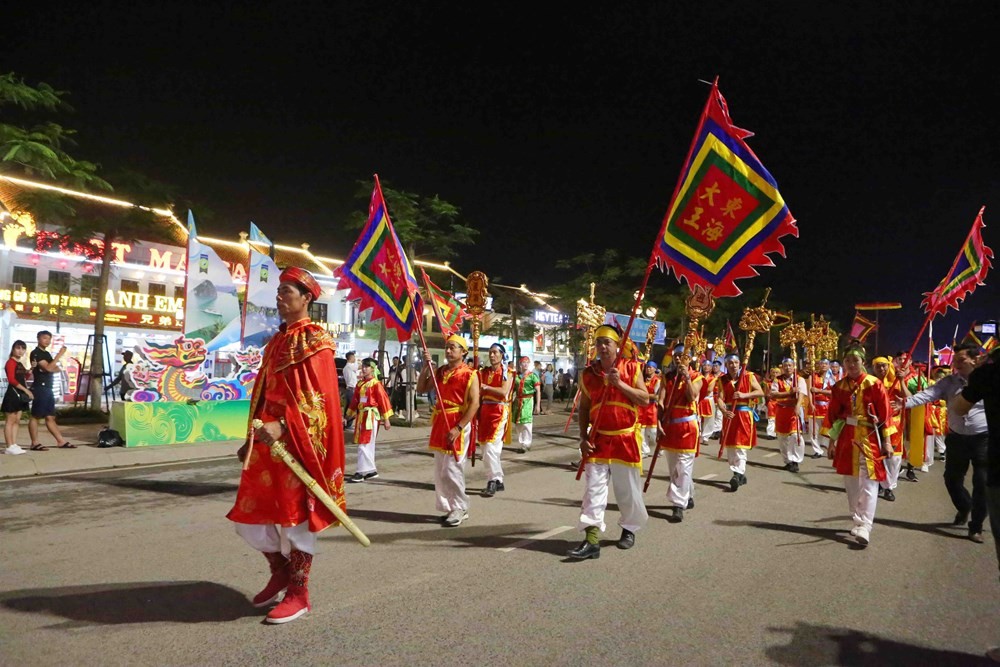 The press conference on the opening ceremony of the National Tourism Year 2018 - Ha Long - Quang Ninh and the Carnival Ha Long 2018 was held on April 24 (Photo: VNA)