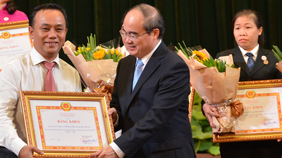 BÃ­ thÆ° ThÃ&nbsp;nh á»§y TPHCM Nguyá»n Thiá»n NhÃ¢n: NhÃ¬n tháº³ng vÃ&nbsp;o háº¡n cháº¿ yáº¿u kÃ©m Äá» kháº¯c phá»¥c áº£nh 1