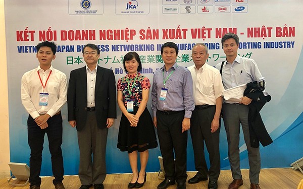 At the meeting (Photo: VOH)