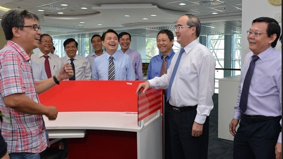 BÃ­ thÆ° ThÃ&nbsp;nh á»§y Nguyá»n Thiá»n NhÃ¢n thÄm, chÃºc má»«ng BÃ¡o SÃ&nbsp;i GÃ²n Giáº£i PhÃ³ng áº£nh 1