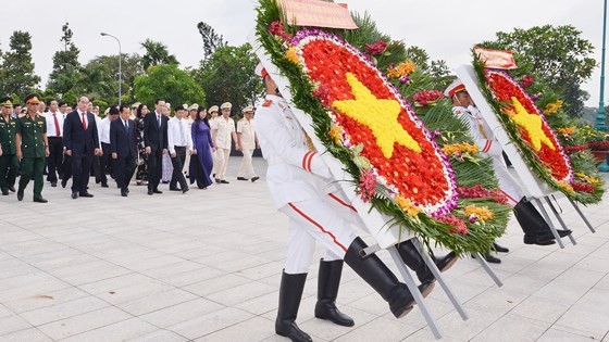 LÃ£nh Äáº¡o TPHCM dÃ¢ng hÆ°Æ¡ng tÆ°á»ng niá»m cÃ¡c Anh hÃ¹ng liá»t sÄ© áº£nh 2