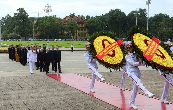National leaders paid homage to late President Ho Chi Minh on August 31 (Photo: VNA)