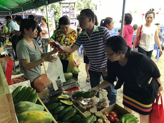 At a safe farm produce fair