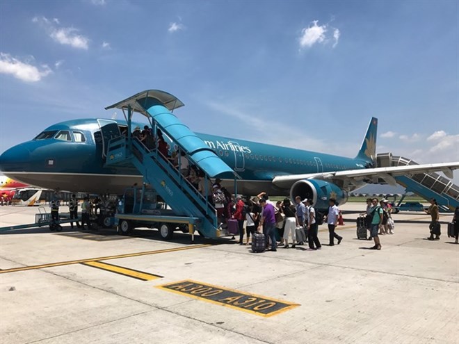 A governmental decree drafted by the transport ministry to simplify business conditions for potential investors in the aviation sector has been sent to Prime Minister Nguyen Xuan Phuc for approval.(Source:VNA)