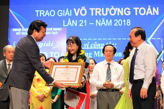 50 nhÃ&nbsp; giÃ¡o tiÃªu biá»u cá»§a TPHCM ÄÆ°á»£c vinh danh Giáº£i thÆ°á»ng VÃµ TrÆ°á»ng Toáº£n áº£nh 2