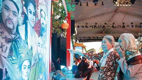 TrÄm nÄm sÃ¢n kháº¥u cáº£i lÆ°Æ¡ng áº£nh 1