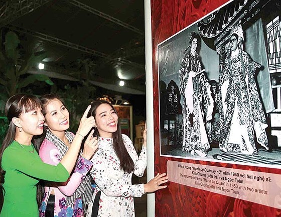 TrÄm nÄm sÃ¢n kháº¥u cáº£i lÆ°Æ¡ng áº£nh 4