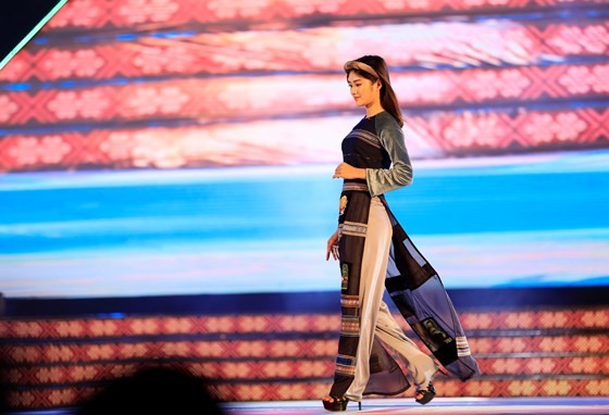 TÃ´n vinh thá» cáº©m trong ÄÃªm khai máº¡c Lá» há»i VÄn hoÃ¡ thá» cáº©m Viá»t Nam láº§n thá»© I áº£nh 9