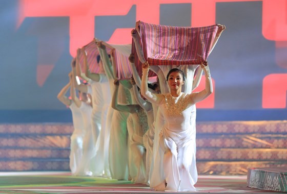 TÃ´n vinh thá» cáº©m trong ÄÃªm khai máº¡c Lá» há»i VÄn hoÃ¡ thá» cáº©m Viá»t Nam láº§n thá»© I áº£nh 10