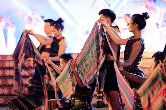 TÃ´n vinh thá» cáº©m trong ÄÃªm khai máº¡c Lá» há»i VÄn hoÃ¡ thá» cáº©m Viá»t Nam láº§n thá»© I áº£nh 4