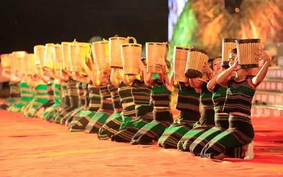 TÃ´n vinh thá» cáº©m trong ÄÃªm khai máº¡c Lá» há»i VÄn hoÃ¡ thá» cáº©m Viá»t Nam láº§n thá»© I áº£nh 5