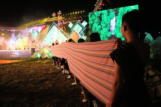 TÃ´n vinh thá» cáº©m trong ÄÃªm khai máº¡c Lá» há»i VÄn hoÃ¡ thá» cáº©m Viá»t Nam láº§n thá»© I áº£nh 6