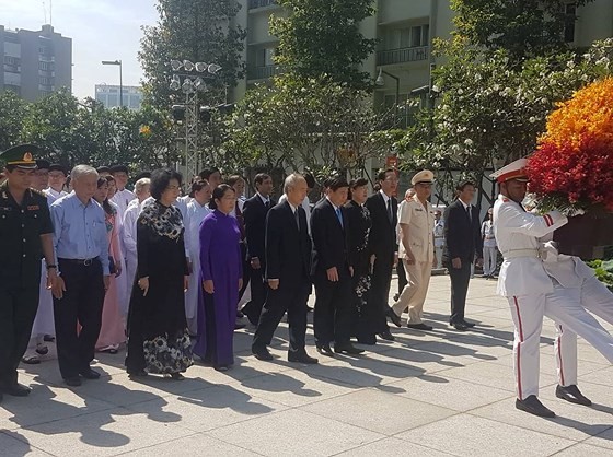 LÃ£nh Äáº¡o TPHCM dÃ¢ng cÃºng bÃ¡nh tÃ©t Quá»c tá» HÃ¹ng VÆ°Æ¡ng áº£nh 7