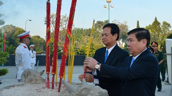 LÃ£nh Äáº¡o TPHCM dÃ¢ng cÃºng bÃ¡nh tÃ©t Quá»c tá» HÃ¹ng VÆ°Æ¡ng áº£nh 2