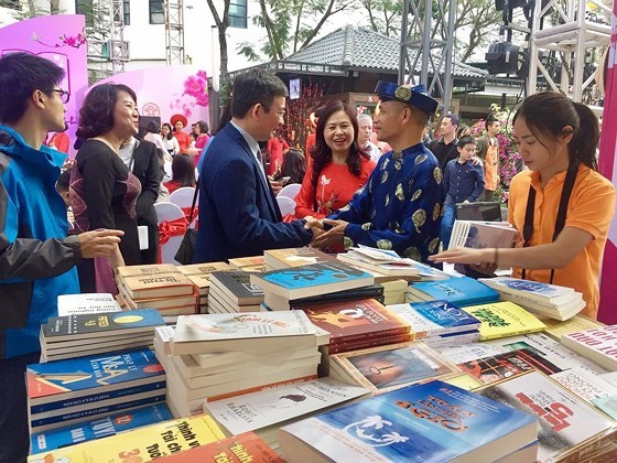 TÆ°ng bá»«ng khai máº¡c Phá» sÃ¡ch XuÃ¢n Ká»· Há»£i 2019 áº£nh 2