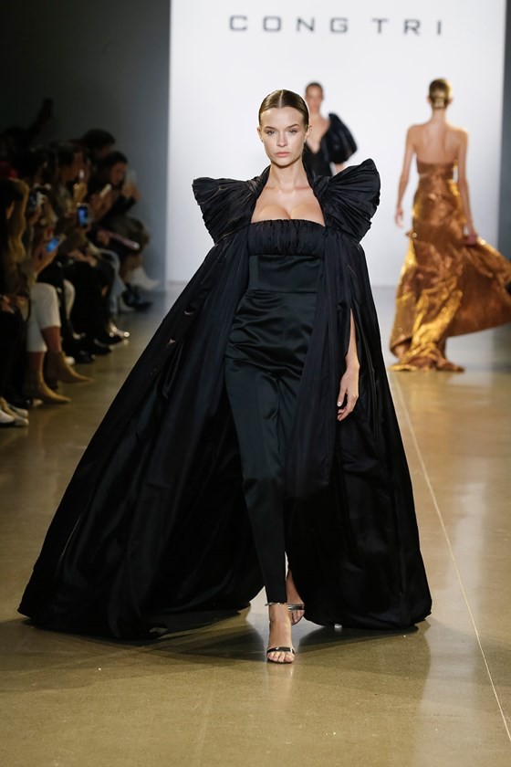 Xem BST âCuá»c dáº¡o chÆ¡i cá»§a nhá»¯ng vÃ¬ saoâ cá»§a CÃ´ng TrÃ­ táº¡i New York Fashion Week 2019 áº£nh 17