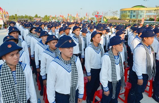 HCMC leaders bid farewell to new soldiers ảnh 13