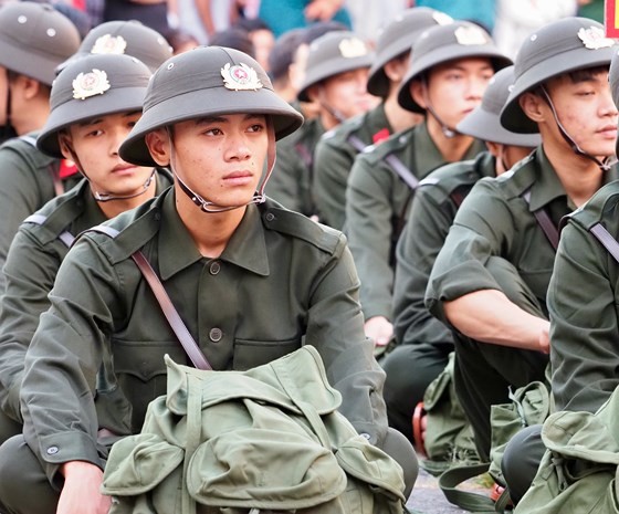 HCMC leaders bid farewell to new soldiers ảnh 21