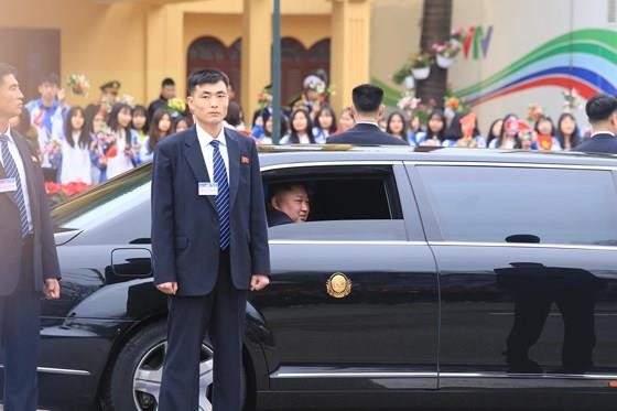 North Korean leader Kim Jong Un arrives in Dong Dang Train Station ảnh 10
