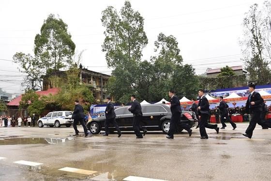 North Korean leader Kim Jong Un arrives in Dong Dang Train Station ảnh 11