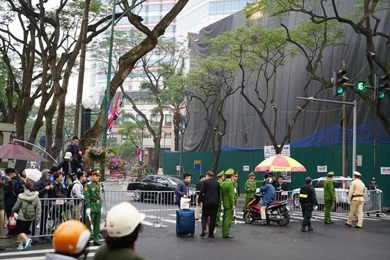 North Korean leader Kim Jong Un arrives in Dong Dang Train Station ảnh 23
